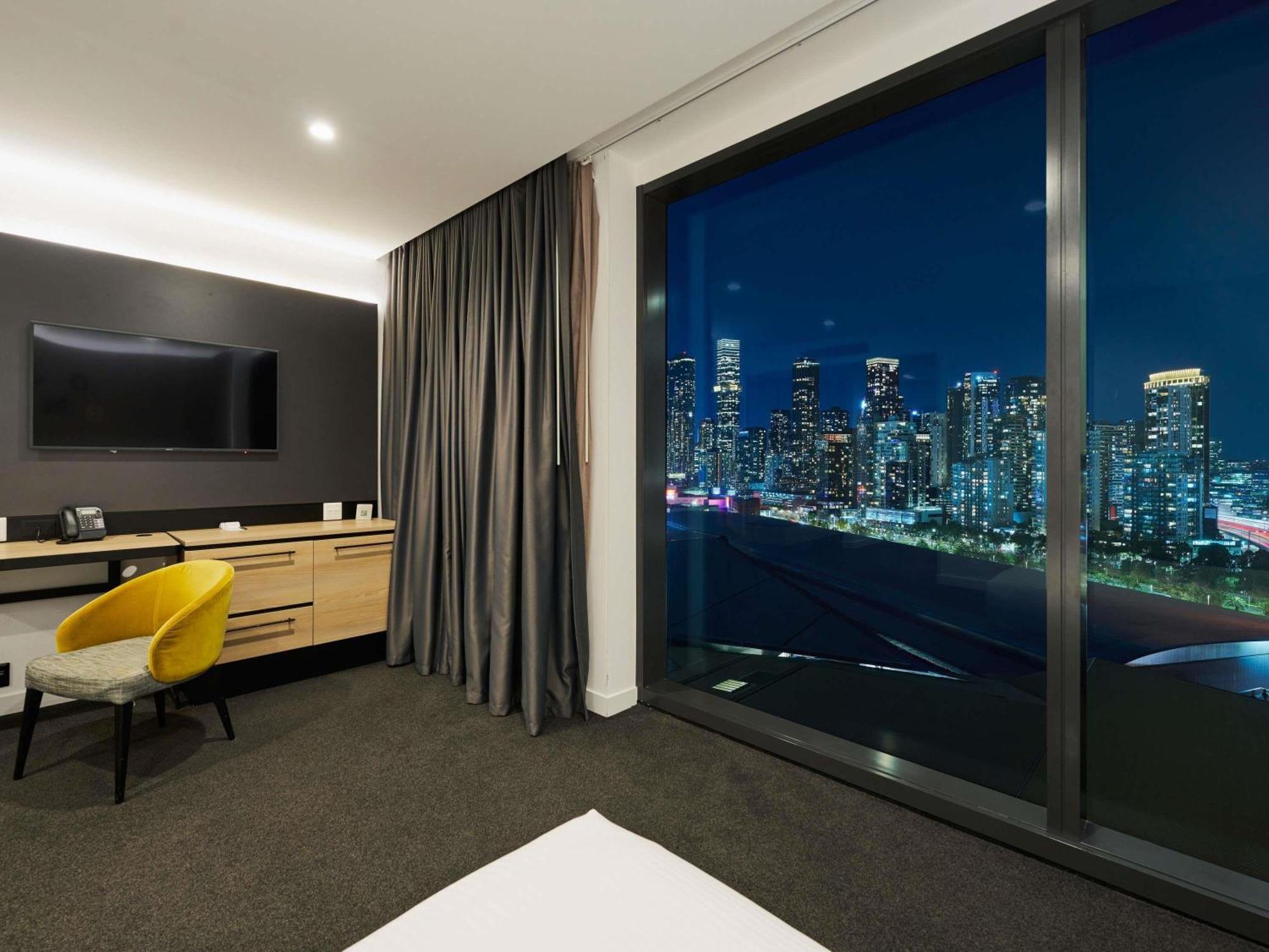 Standard Queen Room Accessible