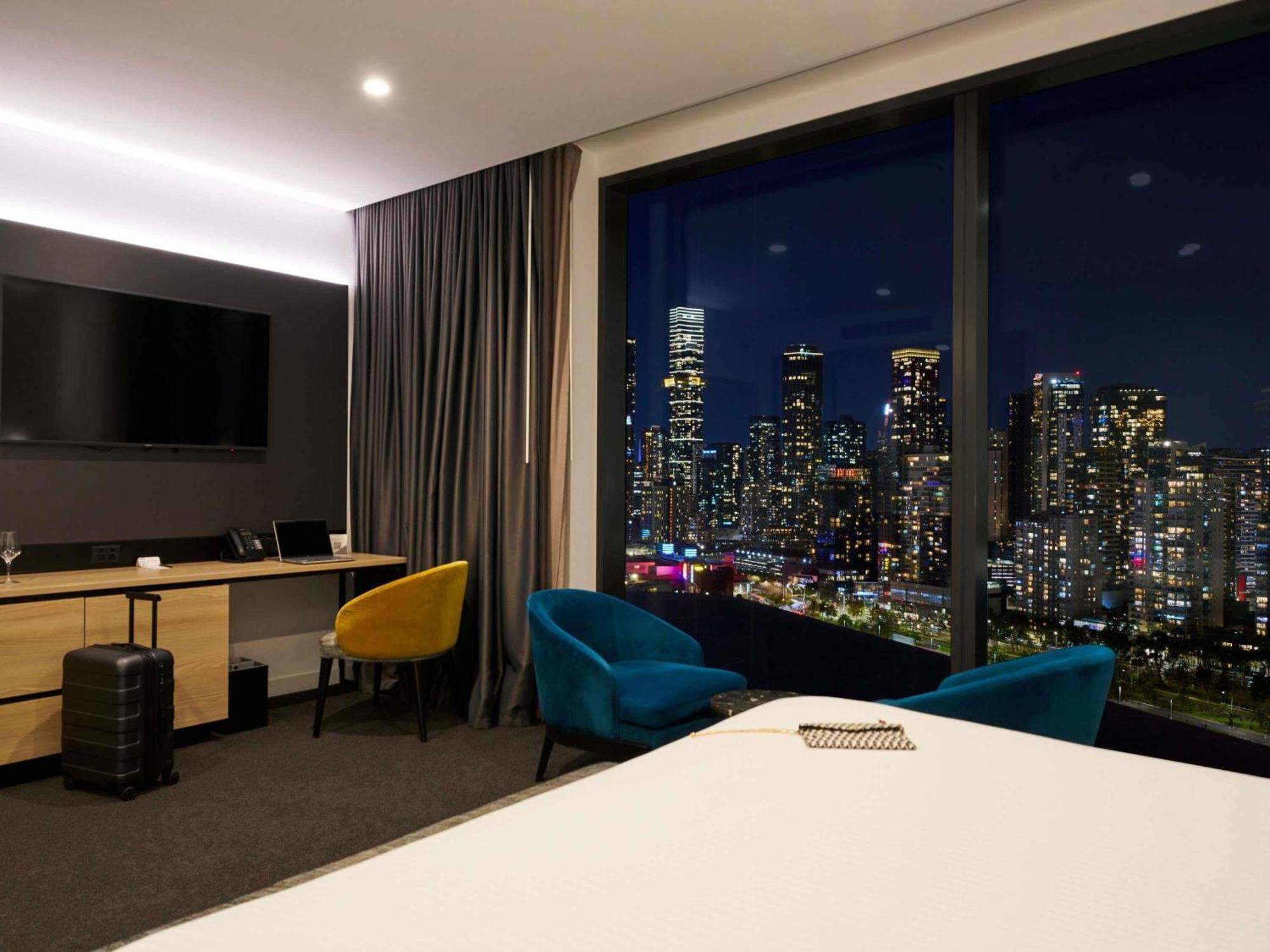 Junior King Suite City View